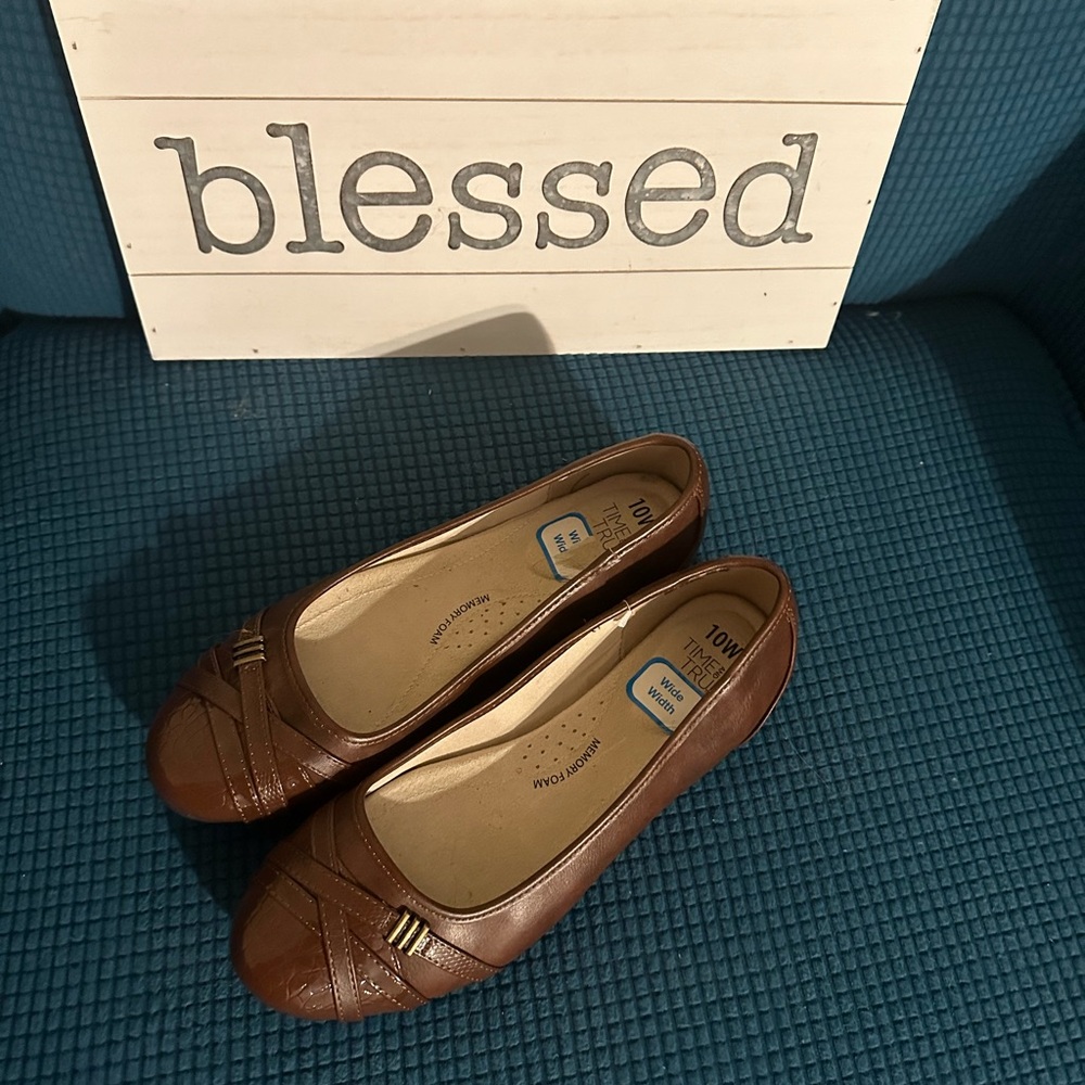 10.5 WW Time and Tru Brown Flats